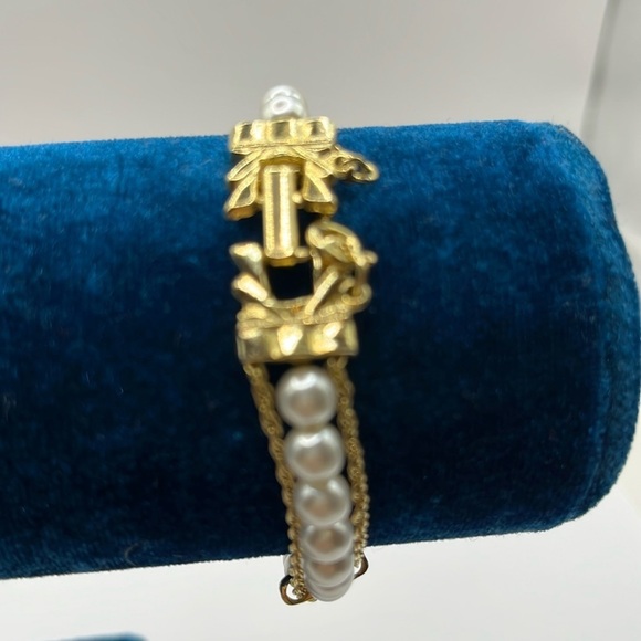 Vintage Bracelet Goldette NY Pearl & Gold Chain Bracelet Gold Tone safety clasp - Picture 4 of 12